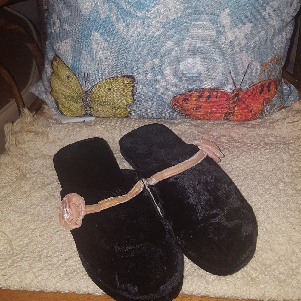 ♥️READING SLIPPERS